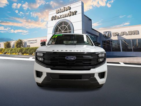 Used 2025 Ford Expedition Active image 9