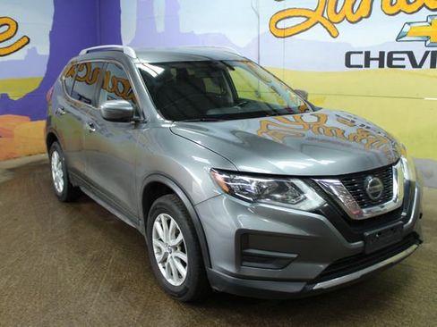 Used 2018 Nissan Rogue SV image 4