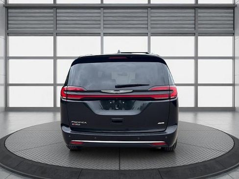 Used 2022 Chrysler Pacifica Touring-L w/ Uconnect Theater Family Group AWD/4WD image 37