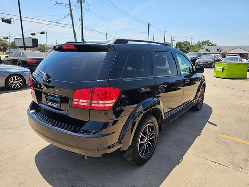 Used 2018 Dodge Journey SE w/ Blacktop Package FWD image 4