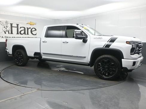 Used 2025 Chevrolet Silverado 2500 High Country w/ High Country Premium Package AWD/4WD image 6