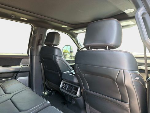 Used 2024 Ford F250 Platinum AWD/4WD image 31