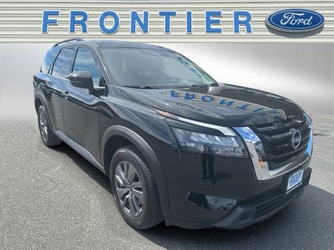 Used 2025 Nissan Pathfinder SV AWD/4WD image 8