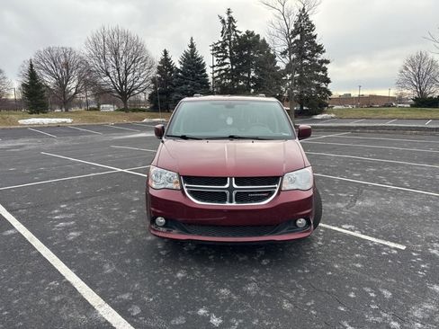 Used 2019 Dodge Grand Caravan SXT image 3