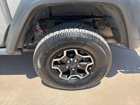 Used 2020 Jeep Gladiator Rubicon w/ Uconnect 4C Nav & Sound Group image 10