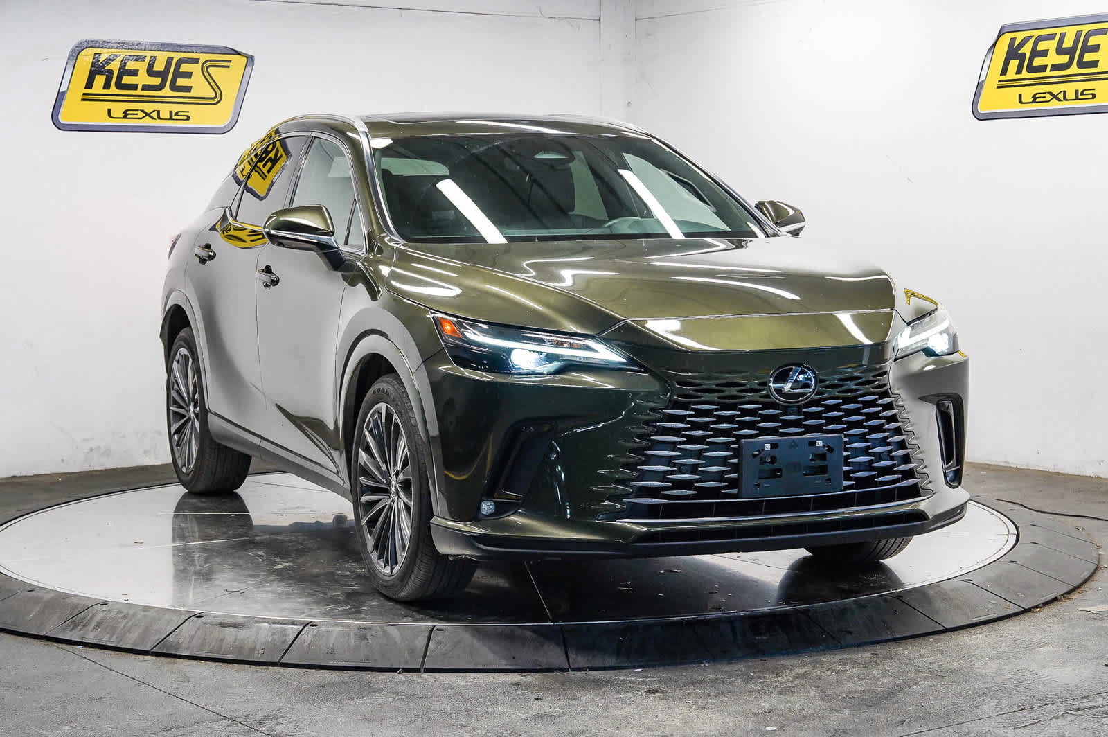 Used 2025 Lexus RX 350 Premium w/ Convenience Package FWD image 5