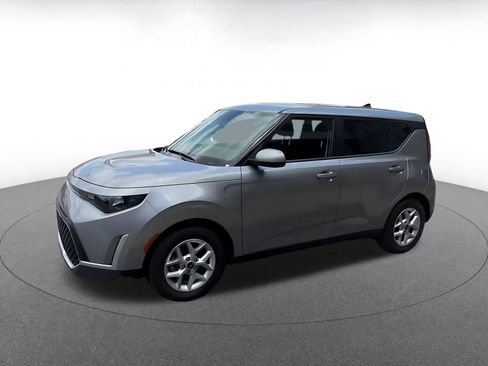 Used 2025 Kia Soul LX w/ LX Technology Package FWD image 7