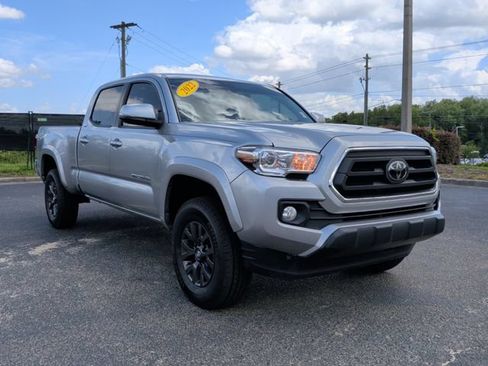 Used 2022 Toyota Tacoma SR5 w/ Technology Package RWD image 8