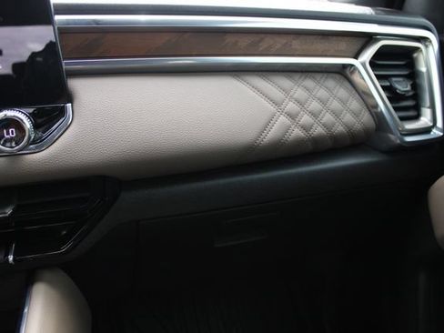 Used 2025 GMC Canyon Denali AWD/4WD image 27