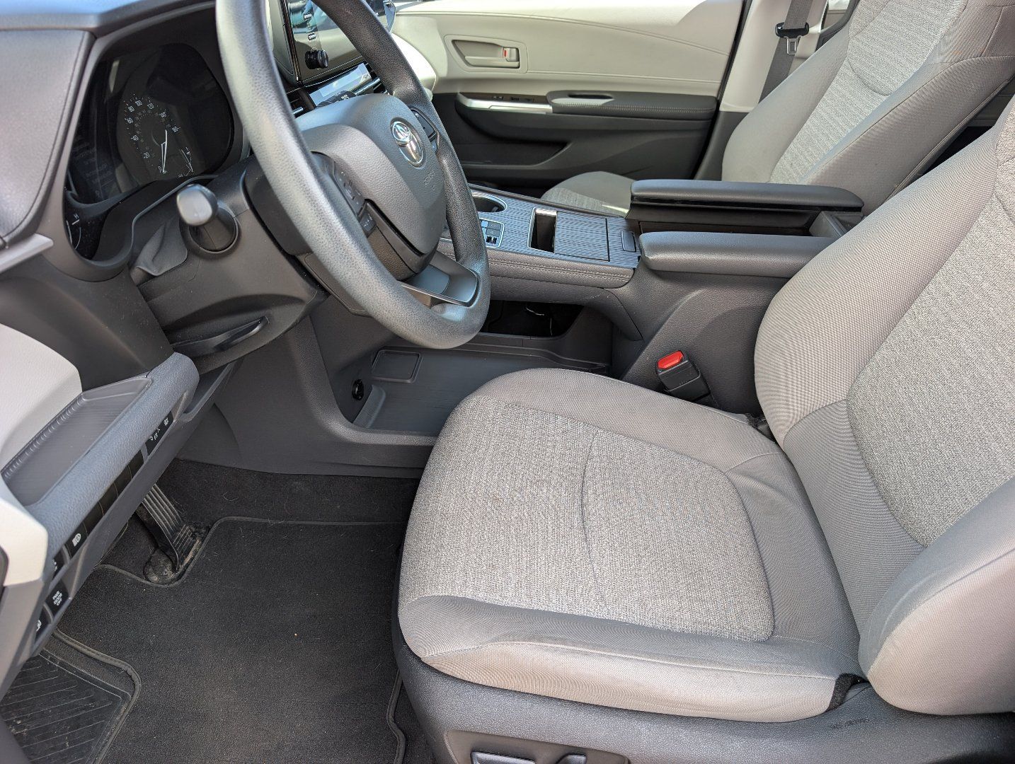 Used 2022 Toyota Sienna LE FWD image 10