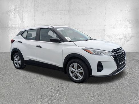 Used 2023 Nissan Kicks S image 2