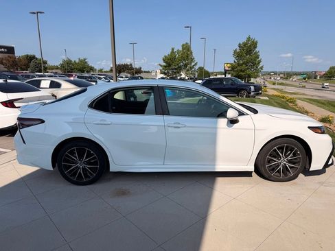 Used 2023 Toyota Camry SE w/ Convenience Package FWD image 6