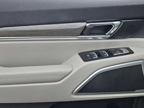 Used 2022 Kia Telluride EX w/ EX Premium Package image 10