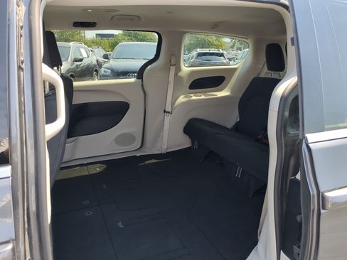 Used 2017 Chrysler Pacifica LX FWD image 28