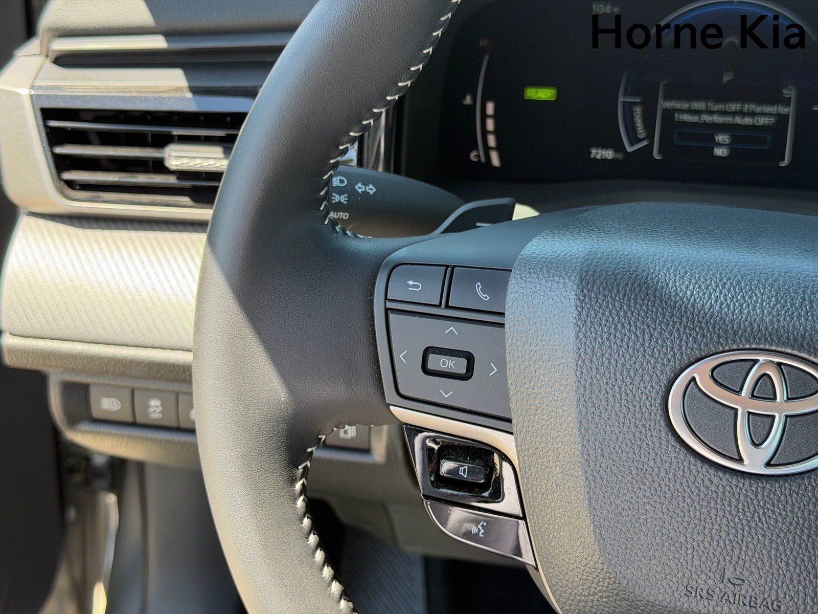 Used 2025 Toyota Camry SE w/ Convenience Package FWD image 16