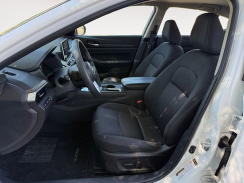 Used 2025 Nissan Altima 2.5 SV FWD image 9