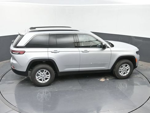 Used 2025 Jeep Grand Cherokee Laredo AWD/4WD image 40