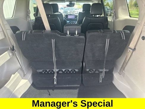 Used 2023 Chrysler Pacifica Touring-L FWD image 34