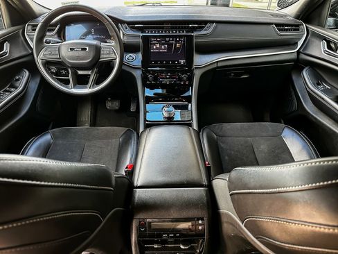 Used 2023 Jeep Grand Cherokee L Laredo image 25