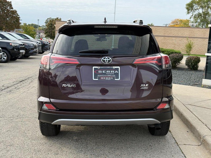 Used 2018 Toyota RAV4 XLE AWD/4WD image 4