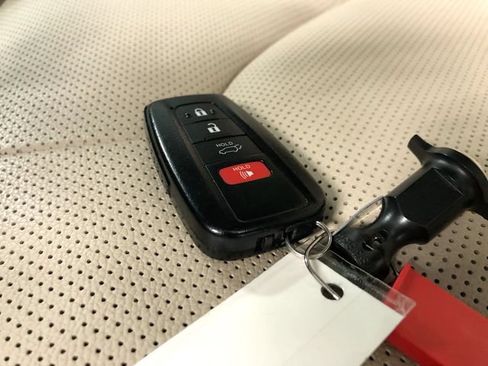 Used 2021 Toyota Highlander Limited FWD image 31