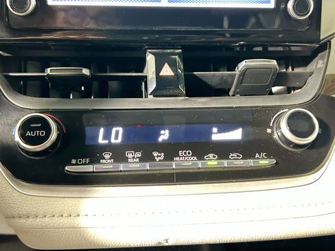 Used 2020 Toyota Corolla SE w/ SE Premium Package FWD image 26