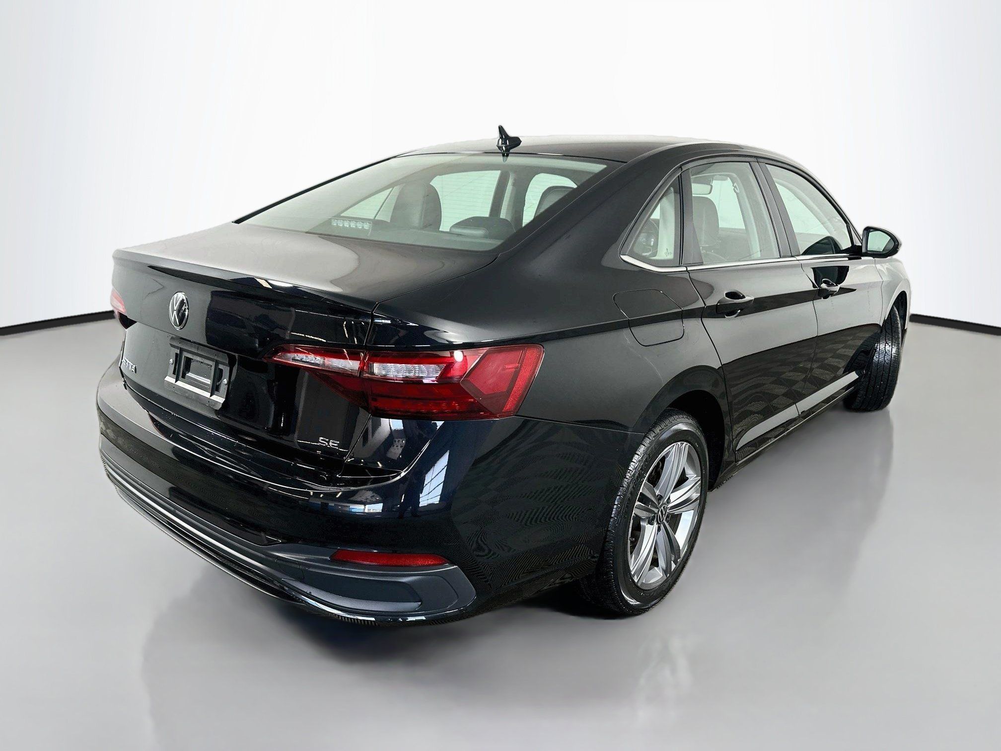 Used 2024 Volkswagen Jetta SE FWD image 7