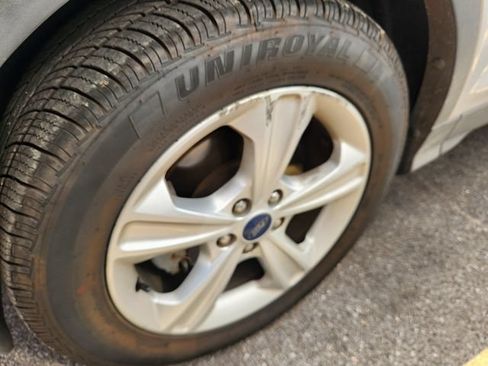 Used 2016 Ford Escape SE w/ Equipment Group 201A FWD image 9