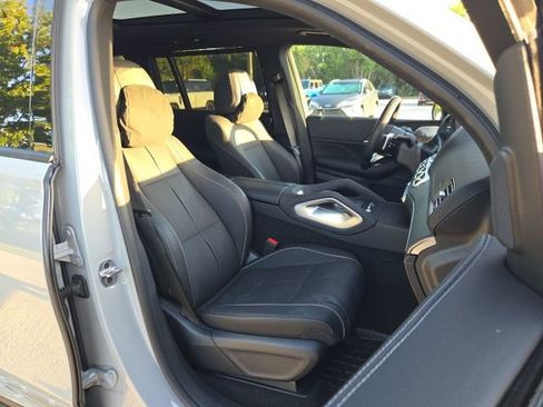 Used 2025 Mercedes-Benz GLS 580 4MATIC image 12