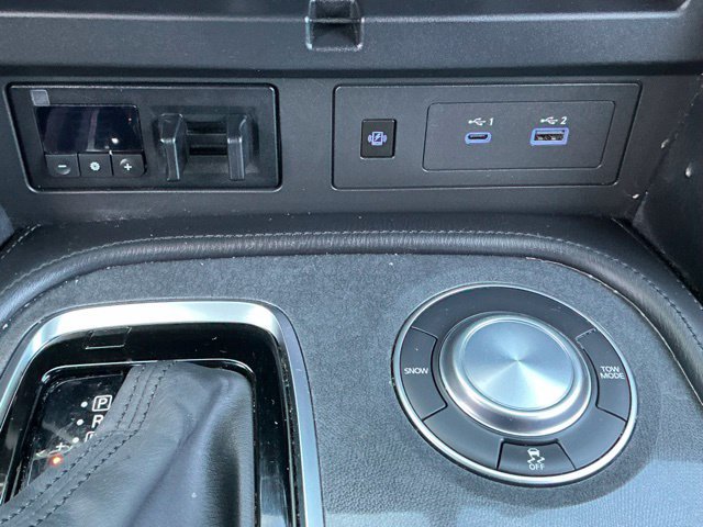Used 2023 Nissan Armada SL w/ Midnight Edition Package RWD image 16