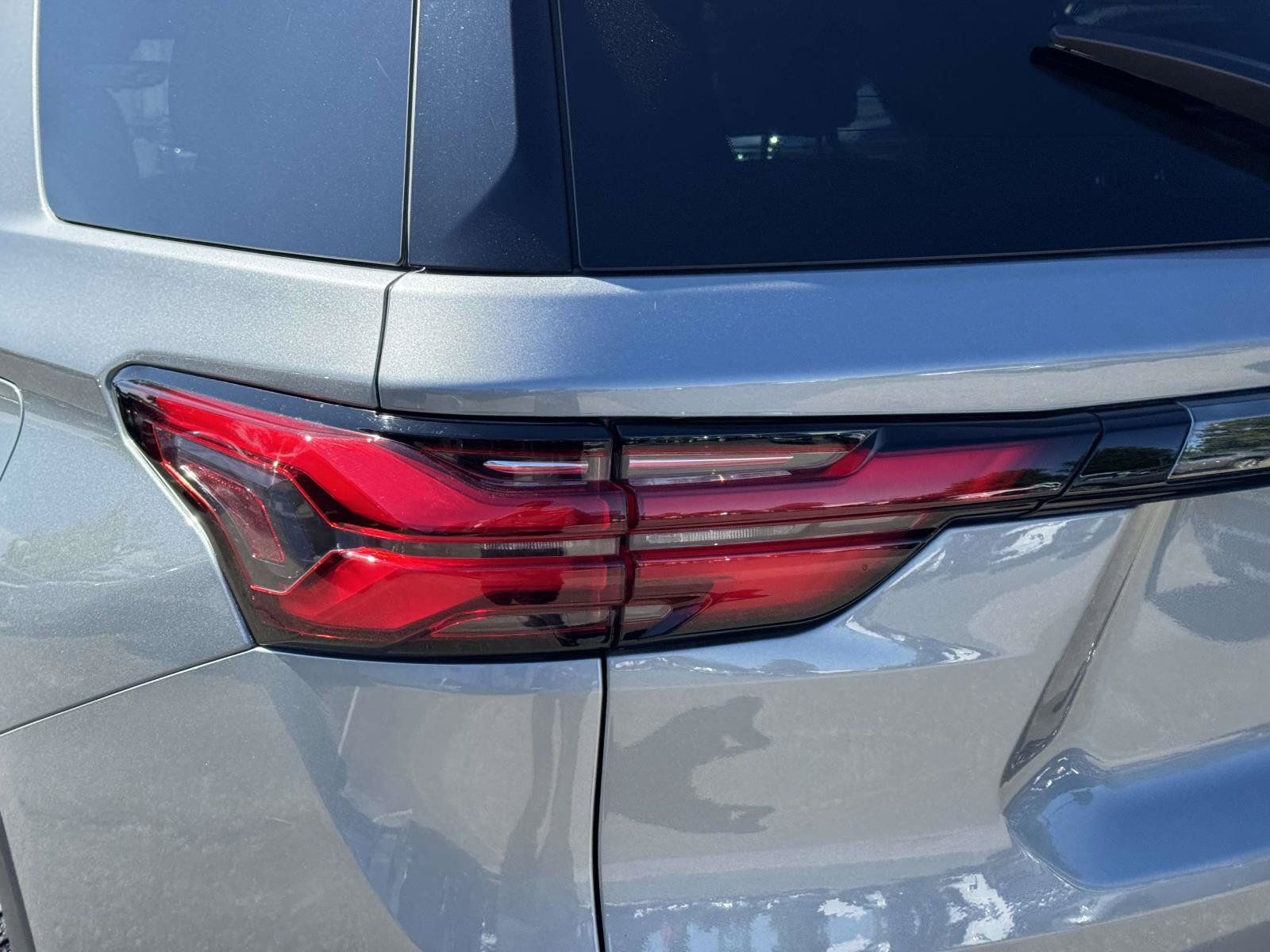 Used 2023 Chevrolet Traverse RS AWD/4WD image 8