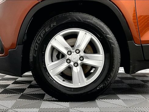 Used 2019 Chevrolet Trax LT w/ Driver Confidence Package FWD image 8