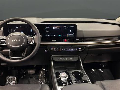 Certified 2025 Kia Carnival SX Prestige FWD image 11