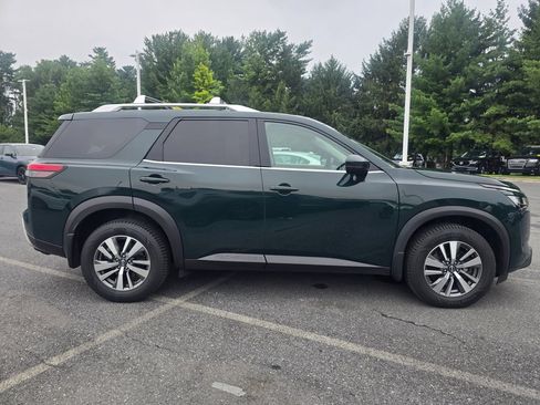 Used 2022 Nissan Pathfinder SL AWD/4WD image 9