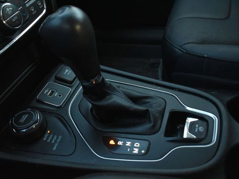 Used 2021 Jeep Cherokee Latitude Lux w/ Comfort/Convenience Group image 30