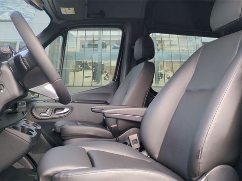 Used 2025 Mercedes-Benz Sprinter 2500 image 14