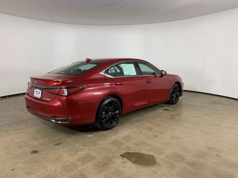 Used 2025 Lexus ES 300h F Sport w/ Accessory Package (Z2) image 8