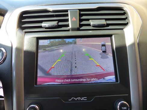 Used 2020 Ford Fusion SE FWD image 31