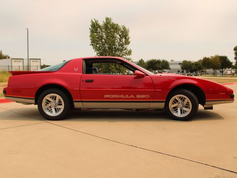 Used 1988 Pontiac Firebird Formula RWD image 23