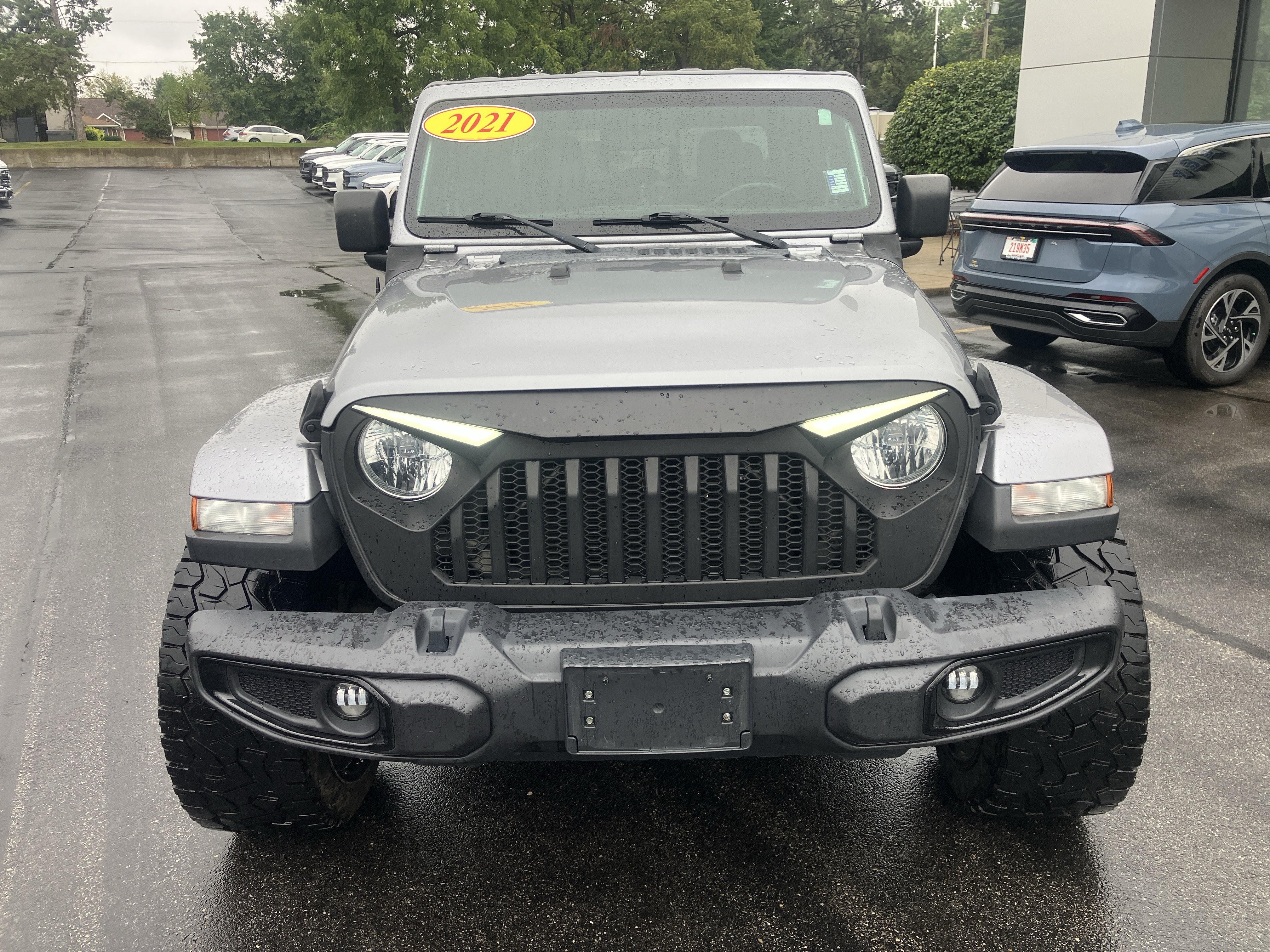 Used 2021 Jeep Gladiator Sport AWD/4WD image 2