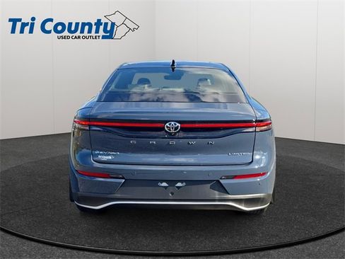 Used 2025 Toyota Crown Limited image 7