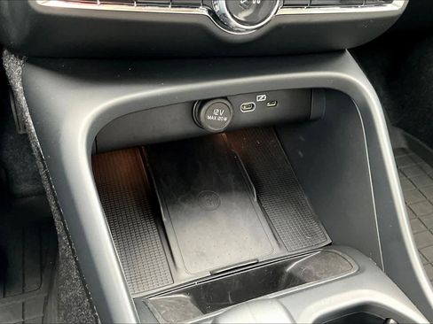 Used 2025 Volvo XC40 B5 Core w/ Protection Package Premier image 35