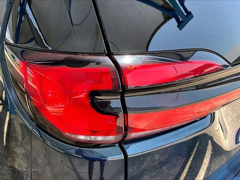 Used 2021 Chrysler Pacifica Touring w/ S Appearance Package FWD image 28