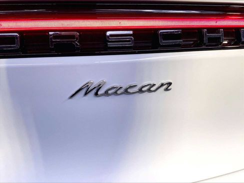 Certified 2025 Porsche Macan image 35