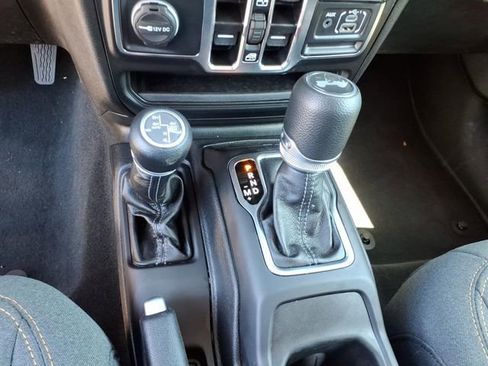 Used 2025 Jeep Wrangler Unlimited Sahara AWD/4WD image 12