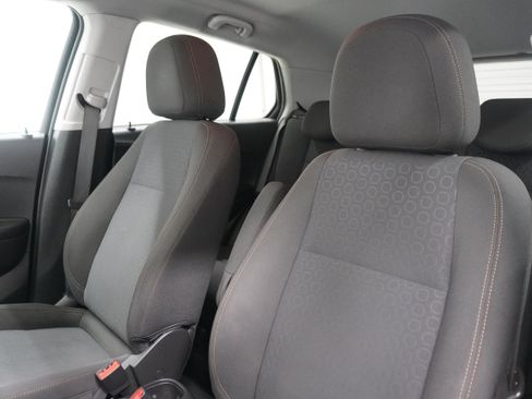 Used 2022 Chevrolet Trax LS w/ Tint and Cruise Package FWD image 11