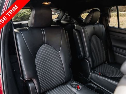 Used 2023 Toyota Highlander XSE FWD image 29