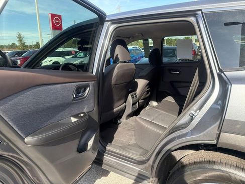 Certified 2023 Nissan Rogue SV image 18
