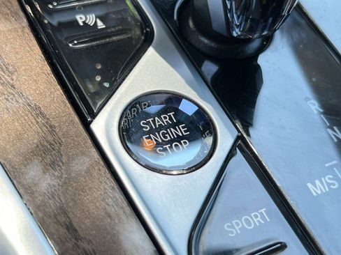 Used 2022 BMW X6 xDrive40i w/ Executive Package image 19