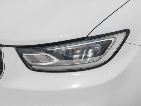 Used 2023 Chrysler Pacifica Touring-L FWD image 13